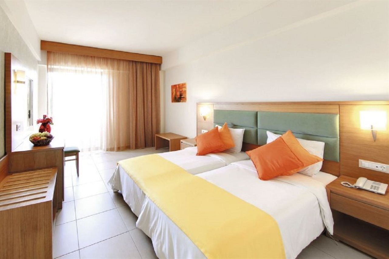 Ialyssos Bay Hotel เอียลิซอส ภายนอก รูปภาพ