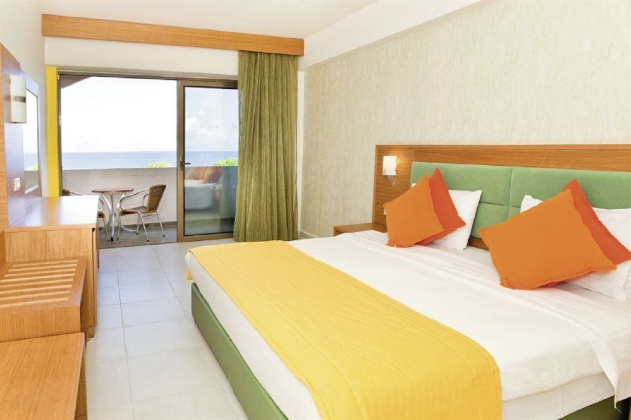 Ialyssos Bay Hotel เอียลิซอส ภายนอก รูปภาพ